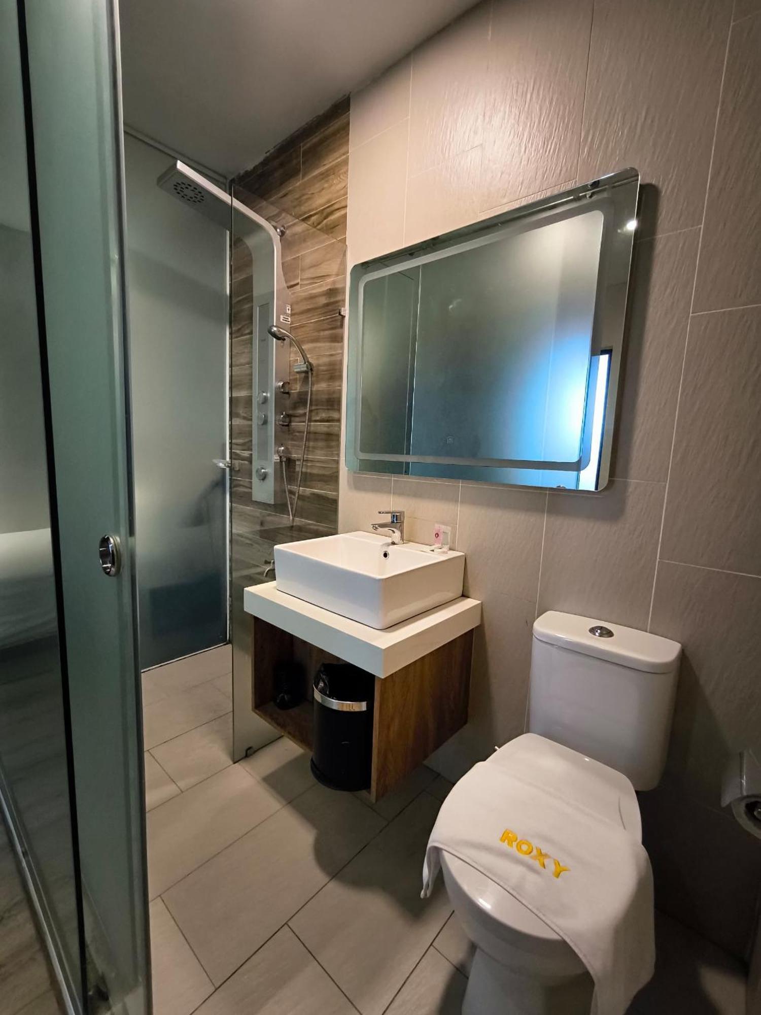 Roxy Hotel Padungan Kuching Exteriör bild
