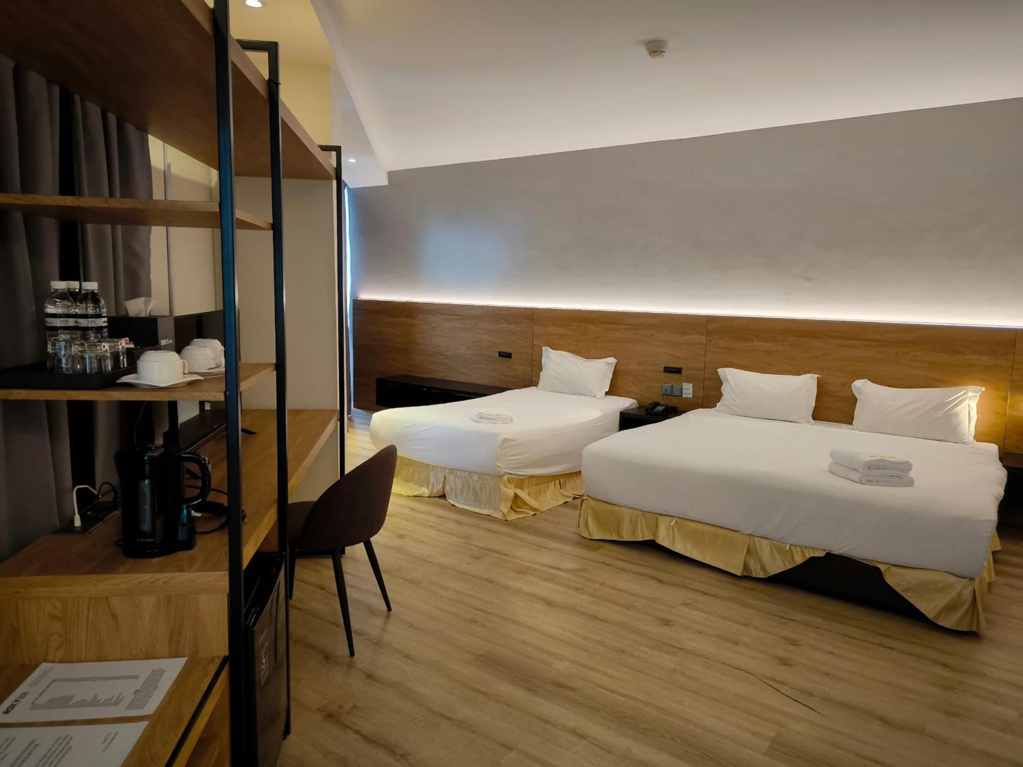 Roxy Hotel Padungan Kuching Exteriör bild