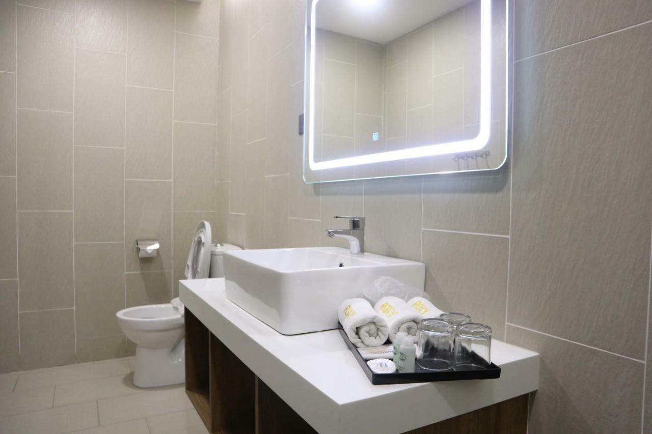 Roxy Hotel Padungan Kuching Exteriör bild