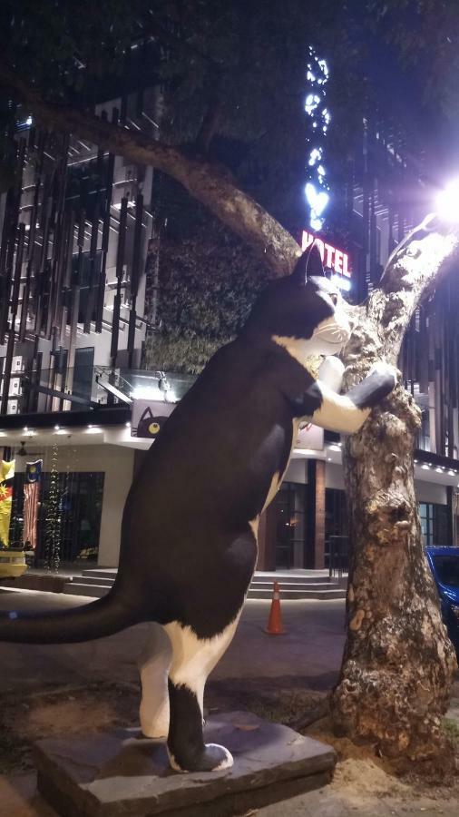 Roxy Hotel Padungan Kuching Exteriör bild