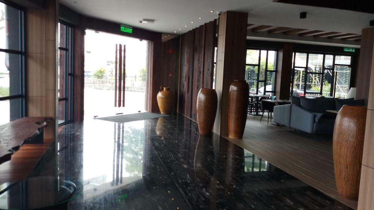 Roxy Hotel Padungan Kuching Exteriör bild