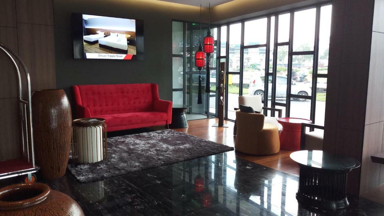 Roxy Hotel Padungan Kuching Exteriör bild