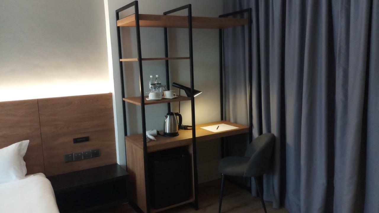 Roxy Hotel Padungan Kuching Exteriör bild