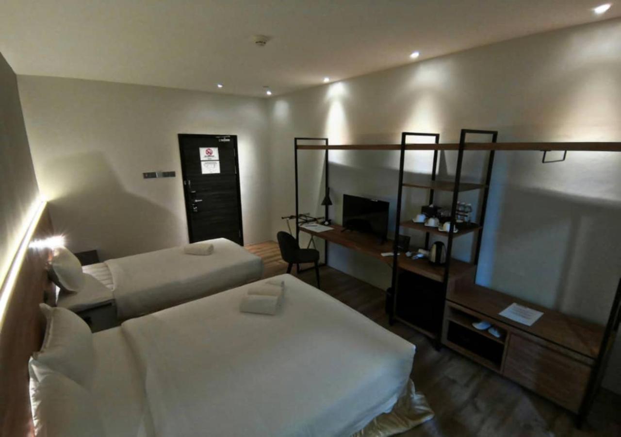 Roxy Hotel Padungan Kuching Exteriör bild